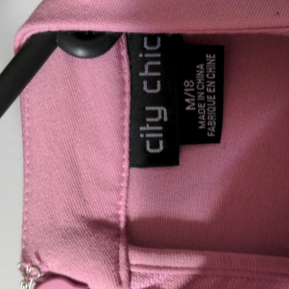 City Chic dusty rose coloured sleeveless peplum top in AU18 - Picture 3 of 4